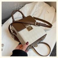 ราคา กระเป๋าถือทรงกล่องผู้หญิงลาย สะพายข้าง HOTKISS BAG NT03 (28522523869)