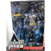 ราคา Play Arts Kai Batman Arkham City Batman 1970s Suit Figure Authentic (41001134708)