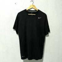 ราคา เสื้อกีฬามือสอง NIKE สีดำ แท้ (41707694129)