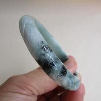 ราคา กำไลหยกพม่า Jadeite type A แกะสลักลายมังกร ทรงกลมท้องแบน ขนาดวงใน 63.3mm กว้าง 13mm (44962470652)