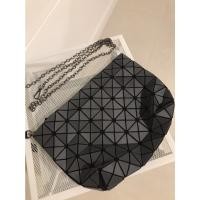 ราคา สภาพนางฟ้า! กระเป๋าสไตล์ BAO BAO ISSEY MIYAKE มีสายคล้องมือและสายยาวสะพายได้ (9675460194)