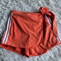 ราคา กระโปรงกางเกงกีฬา adidas สีส้มพีช ป้ายติด ไซส์ S ของแท้100% (40811167000)