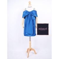 ราคา ชุดราตรีมือ 2 ชุดราตรีสั้นสีน้ำเงิน ผ้าคอตตอนซาติน ปาดไหล่ มีสายเดี่ยว ประดับโบว์ใหญ่ตรงหน้าอก เน้นเอวกระโปรงบานทรงปล่อย (9213298020)
