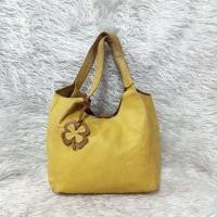 ราคา กระเป๋าหนังแท้100%ทรงถือสีเหลือง(รหัส โชค4) (22778151774)
