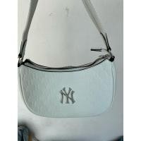 ราคา กระเป๋าMLB Embo Monogram New York Yankees Hobo Bag (22264336324)