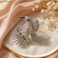 ราคา BLAZESKY คริสตัล Hummingbird เข็มกลัด, หรูหราส่วนบุคคล Bird Badge Pin, อารมณ์ Rhinestone Elegant เสื้อผ้าเครื่องประดับอุปกรณ์เสริมดอกไม้เต้านมสําหรับผู้หญิงผู้ชาย (54861993091)