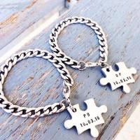 ราคา ข้อมือสแตนเลสแท้ทั้งเส้นพร้อมจี้จิ๊กซอว์สลักชื่อฟรี (แจ้งคำสลักทางแชทก่อนกดสั่งซื้อค่ะ) (16815892)