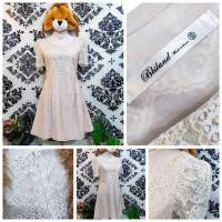 ราคา มินิเดรสสั้นเกาหลี สีครีมอมทอง น่ารักมาก ช่วงบนผ้าลูกไม้ กระโปรงฝ้าย มีซับใน ซิปซ่อนด้านหลัง (24055182028)