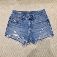 ราคา กางเกงยีนส์ขาสั้นเอวต่ำ Levi’s 501 เอว 27 (57908677687)