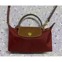 ราคา Longchamp pouch มือสอง สภาพดี ไม่มีการ์ด/ถุง แถมสายสะพาย (40667855577)
