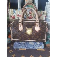 ราคา กระเป๋าถือทรงหมอนหลุยส์ลายโมโนแกรมสีน้ำตาลฉลุมือสอง (15848373673)