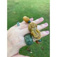ราคา สร้อยข้อมือ #หยกเจไดต์เหลืองน้ำผึ้ง ประดับปี่เซี๊ยะหยกเจไดต์เหลืองคั่นด้วยหยกเหลืองแแกะสลัก ร้อยด้วยหยกเหลืองโทนนวล (23011288811)