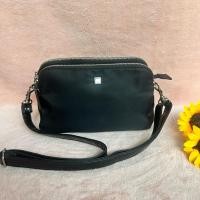 ราคา Nicole Miller Crossbody งานผ้า แท้ ฐาน 8.5 นิ้วสูง 6 นิ้ว สภาพสวยมาก น้ำหนักเบา 3 ช่องใช้งาน (24620455405)