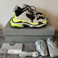 ราคา (ของแท้ มือสอง) รองเท้า Balenciaga Triple S Grey / Yellow ⚪ (11269270751)