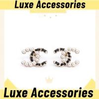ราคา มีใบเสร็จรับเงิน บรรจุภัณฑ์กล่องของขวัญ NEW CHANEL EARRING CC LOGO 2 CM BLACK PEARL (48809824245)