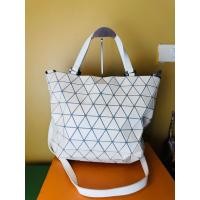ราคา กระเป๋าแฟชั่น สไตล์ Bao Bao Geometric Tote & Crossbody (49462180389)