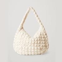 ราคา กระเป๋า COS Quilted Oversized Shoulder Bag (สี Off White) (23665637826)