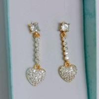 ราคา ต่างหูเนื้อทองเหลืองแท้ประดับพลอยเพทายขาวน้ำงามทรงหัวใจ (22504768293)