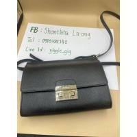 ราคา Furla WOC กระเป๋า​สะพายครอสบอดี้ ของแท้ 100​% (9817814287)