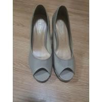 ราคา รองเท้าส้นสูงใส่ออกงาน สีครีม size 37 (มือสอง) (7557223019)