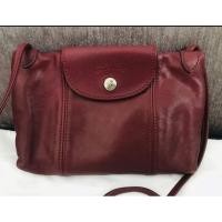 ราคา longchamp cuir mini crossbody หนังแกะสีเลือดหมู มือสองสภาพดีค่ะ (4549474168)