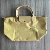 ราคา Used Longchamp Le Pliage Green M Tote กระเป๋ามือสอง หูสั้น ขนาด M (54910310079)