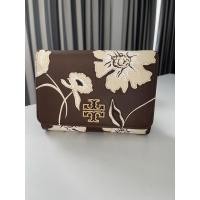 ราคา กระเป๋า cross body Tory burch ลายดอกไม้ นำเข้าจาก usa แท้100% limited edition สินค้าใหม่ (20739611908)