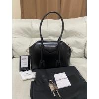 ราคา Used like new Givenchy Mini Antigona bag in black สวยมาก สีดำ แท้100% (23786991157)