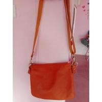 ราคา Elegance paris กระเป๋าสะพายแบรนด์แท้ มือสอง ขนาด 8×10.5 นิ้ว สีส้ม มีตำหนิ (19605052229)