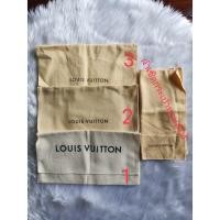 ราคา ถุงผ้ากระเป๋าหลุยส์แท้ สำหรับกระเป๋าสตางค์ใบยาว ถุงผ้า LVของแท้ ขนาด24x13 cm พร้อมจัดส่ง (10203432901)