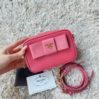 ราคา Like new ‼️Prada mini box สี Peonia ปี2015 สีชมพู น่ารักที่สุด สภาพงาม หนังทรงแข็งโป๊ก ใช้น้อย ภายในสะอาด ขอบมุม (9811281107)