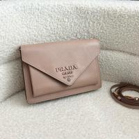ราคา Used Prada Saffiano crossbody bag อน17k (41908411967)