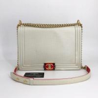 ราคา Chanel Boy 12” Limited used สีpearly Holo18 (7656673030)
