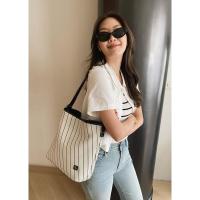 ราคา กระเป๋าtote bag จากแบรนด์queenofmateriall มือสอง สภาพ 99% (28055259755)