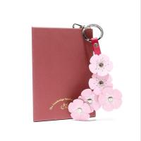 ราคา Cambridge Satchel Sakura Leather Keyring (29129650282)