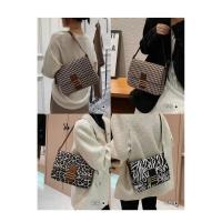 ราคา พร้อมส่ง กระเป๋า กระเป๋าถือ มี 2 ลายให้เลือก ขนาด 36x30cm กระเป๋าถือสตาร์บัค กระเป๋าสตาร์บัค ถุงผ้าสตาร์บัค ลดสุดๆ (11834589476)