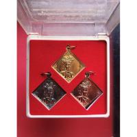 ราคา เหรียญพระโพธิสัตว์กวนอิม กล่องชุด 3 เหรียญ ที่ระลึกเจ้าภาพปิดทององค์พระโพธิสัตว์กวนอิม วิหารพระโพธิสัตว์กวนอิมทุ่งพิชัย (51911774953)