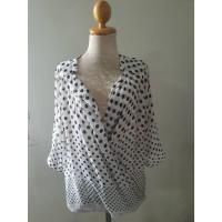 ราคา FF06517 เสื้อผ้าชีฟอง มือสอง สีขาวลายจุดดำ Reitmans อก 42 นิ้ว (29389161436)