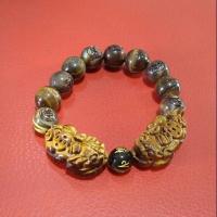 ราคา สร้อยข้อมือปี่เซียะคู่ ปี2561 หินพลอยตาเสือ ไทเกอร์อาย ขนาดหิน 14 มม. ขนาดข้อมือ 15,17 ซม. (941071415)