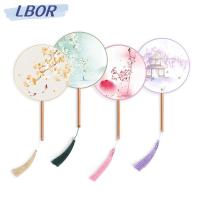 ราคา ปอนด์ พัดลมสไตล์โบราณครึ่งโปร่งใสด้ามยาวรอบพัดลมมือพู่ผ้าไหมปักขนาดเล็กรอบวินเทจพิมพ์เต้นรําพัดลมอุปกรณ์ถ่ายภาพ (46709221909)