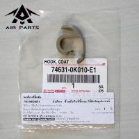ราคา (แท้ศูนย์)ตะขอแขวน ตะขอเกี่ยวของมือโหน TOYOTA TIGER,VIGO,VIGO CHAMP,FORTUNER,SPORT CRUISER,RIDER สีครีม (49401959901)
