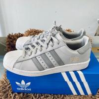 ราคา รองเท้า Adidas superstar size42 ของแท้มือสอง สภาพใหม่ใช้เอง (7420870664)