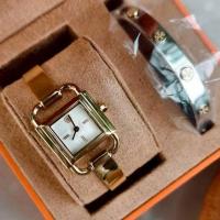 ราคา พร้อมส่งในไทย ของแท้ 100 % Tory Burch รุ่น Phipps Bangle Watch (No. TBW7257) (54761350561)