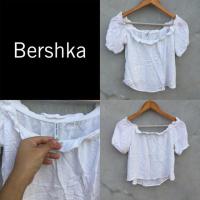 ราคา เสื้อครอปสีขาว Bershka (7332693382)