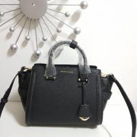 ราคา ☀️SALE ☀️ CHARLES &KEITH BOXY TRAPEZE BAG ของแท้ (1513387504)