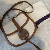ราคา Used!! กระเป๋า Tory Burch รุ่น Miller canvas quadrant saddle bag ซื้อจาก shop ไทย ของแท้แน่นอน (4379913606)