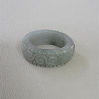 ราคา แหวนหยกพม่า Jadeite type A ขนาดวงใน 21mm หรือ เบอร์ 65-66 กว้าง 9.5mm แกะสลักลายขด สวมใส่ได้ทุกเพศ (41931613683)