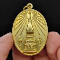 ราคา เหรียญพระธาตุพนม รุ่นพระธาตุพนมช่วยไทย เนื้อกะไหล่ทอง ผู้ใดมีไว้บูชาพกติดตัวขอบารมีพระธาตุพนมให้ท่านปกปักรักษาคุ้มครอง S (18115135026)