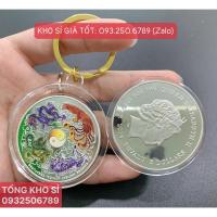 ราคา Feng Shui Four Spirits Lucky Peace Coin พวงกุญแจ - Dragon Lan Quy Pung พร้อมกระเป๋าโบรเคดสีแดง (46860650311)