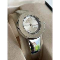 ราคา GUCCI 129.5 U Play Silver Dial Quartz ทรงกำไล เรียบหรู (55203050796)
